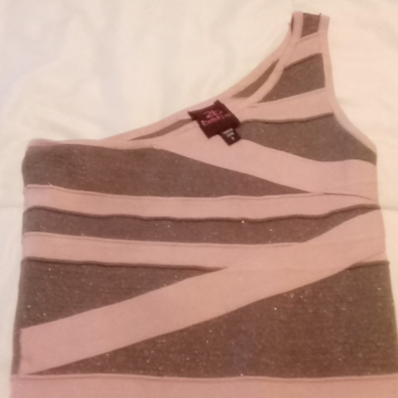 Clothes - Picture 2 of 3